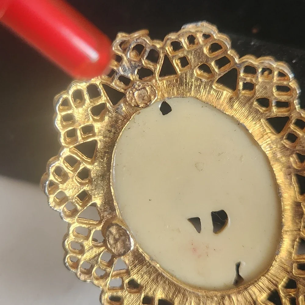 Vintage Gold Tone Cream Floral Resin Cameo Filigree Oval Pendant Brooch Base